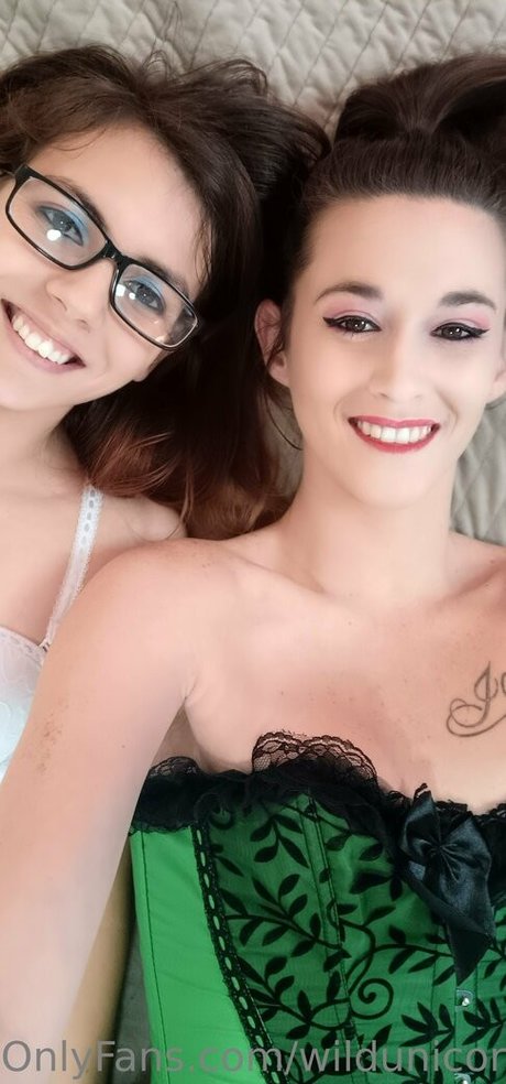 wildunicorninpink onlyfans strip tease