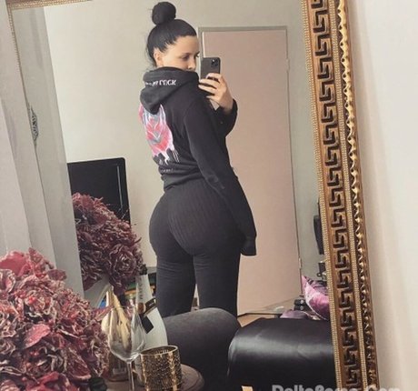 Karolina Nella onlyfans fotos