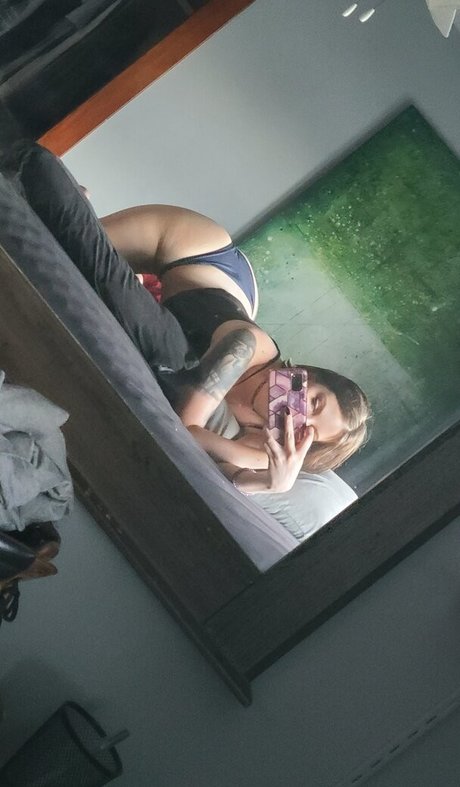 therileydanielsxxx onlyfans striptease