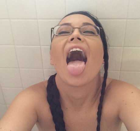 Molly Songbird naked on onlyfans