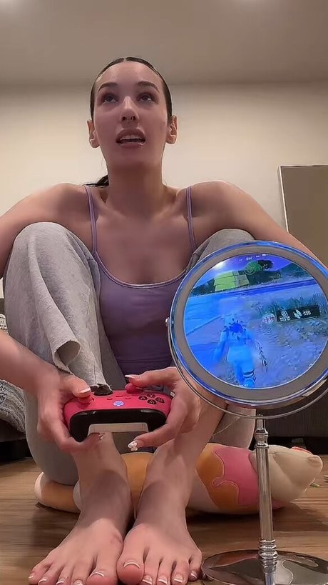 Sabrinasnoww onlyfans leaks.