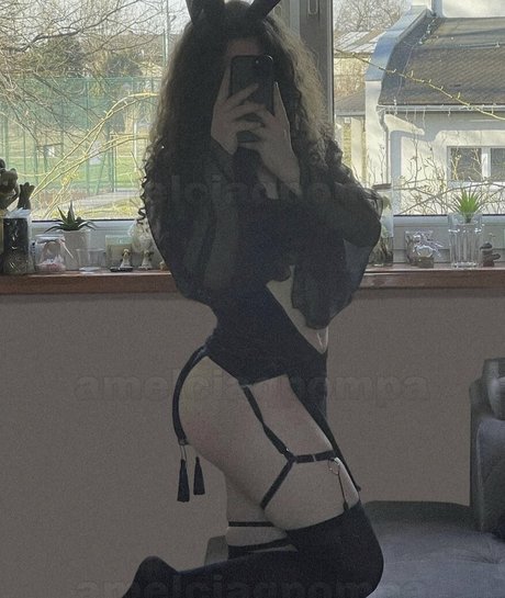 amelciaqpompa nude on onlyfans