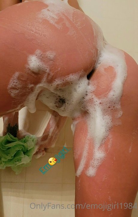 emojigirl1984 onlyfans leaked tits