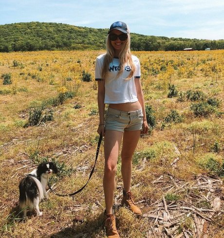 Zandi Holup nude leak onlyfans