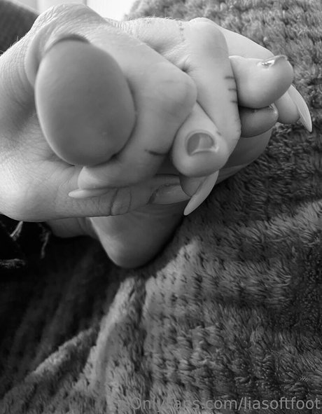 liasoftfoot onlyfans ass