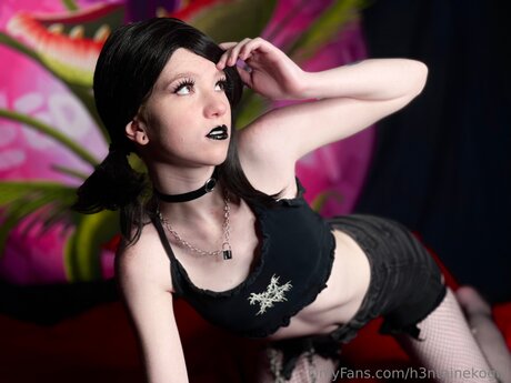 h3ntainekogirl onlyfans strip