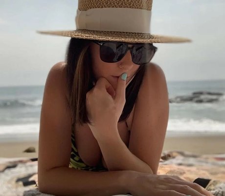 Courtnee Draper onlyfans leake