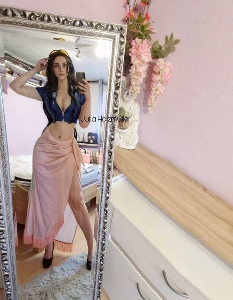 Julia Holzmuller onlyfans leaked nudes