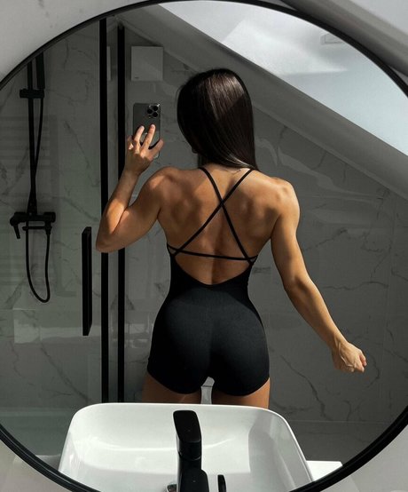 linasphysique onlyfans nude tits