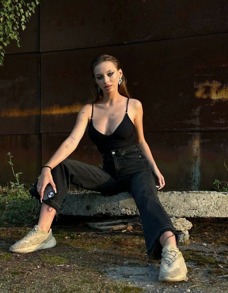 sofibloom1 onlyfans content