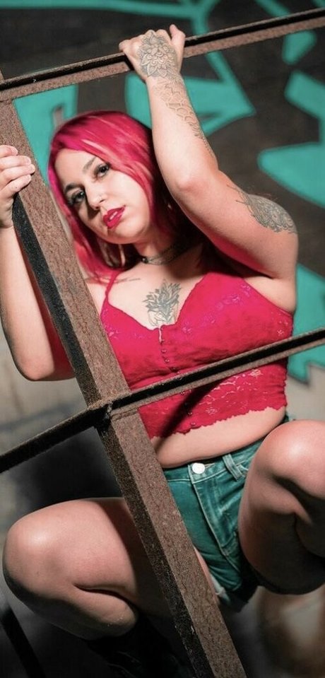 alyssalotus nude on onlyfans