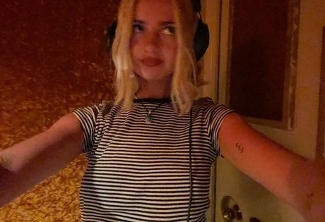 Claire Rosinkranz naked onlyfans