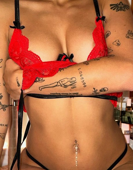 Noor Dabash naked only fans