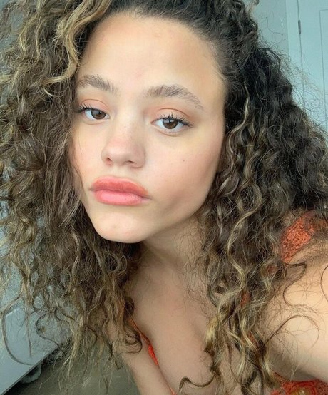 Sarah Jeffery leaked onlyfans sex