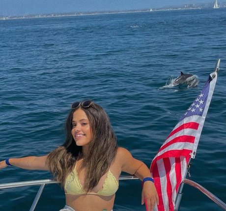 Sarah Jeffery onlyfans pic