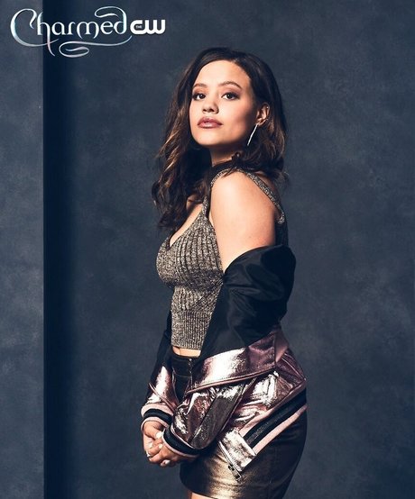 Sarah Jeffery onlyfans leaked