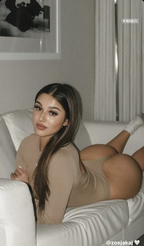 zoejakaj naked onlyfans