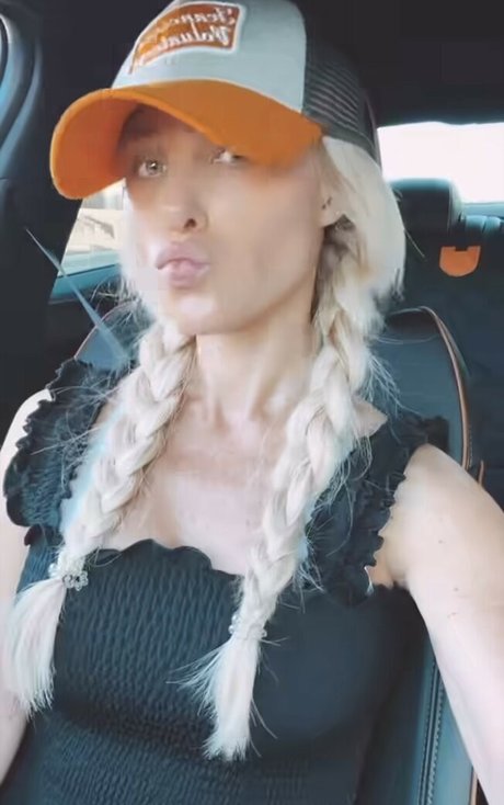 Tomi Lahren onlyfans pics leaked