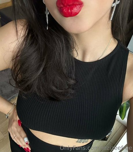 lezizeefree onlyfans naked pics