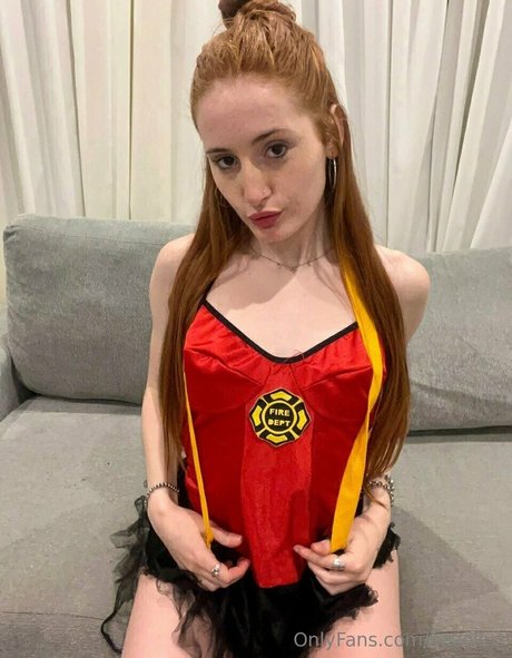 hazelluz onlyfans striptease