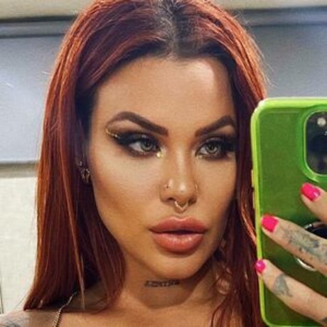 Elenaypunto onlyfans star