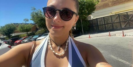 leamoore onlyfans model images