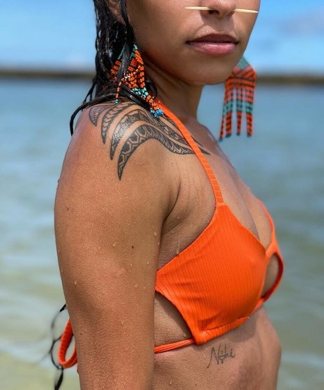 Alice Pataxo onlyfans leaks.