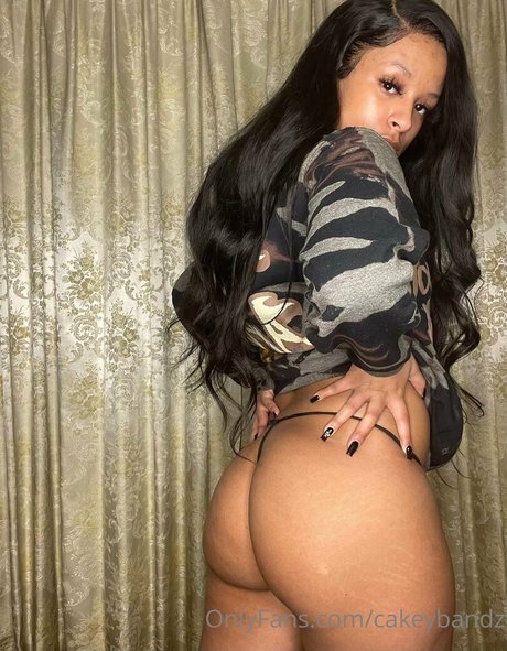 crreamy onlyfans model photos