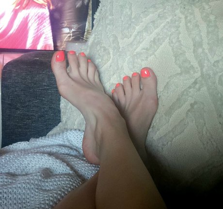 barefoot princess1922 only fans naked