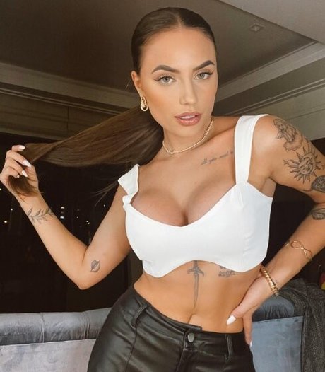 Isa Rockenbach onlyfans leak ass