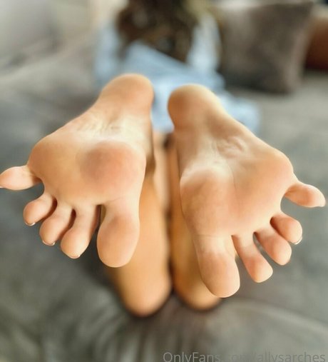 allysarches onlyfans model photos