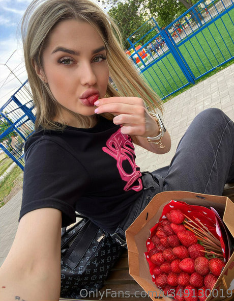 elie fairy onlyfans strip tease