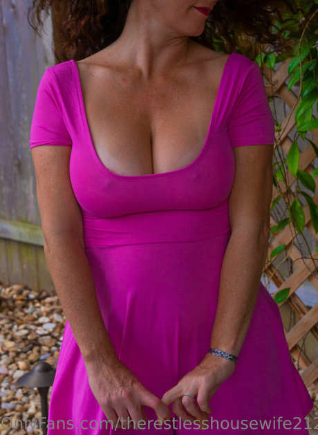 therestlesshousewife2121 onlyfans.