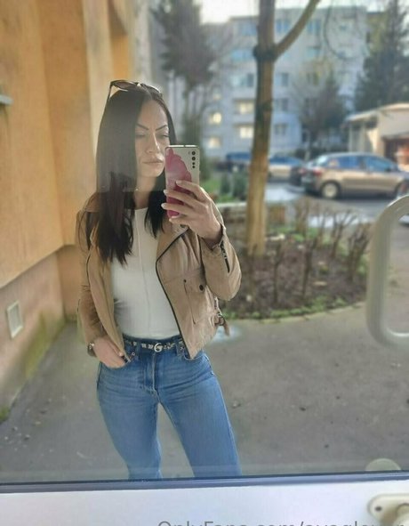 avaglover onlyfans public photos