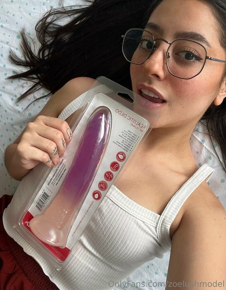 zoelushmodel naked onlyfans pics