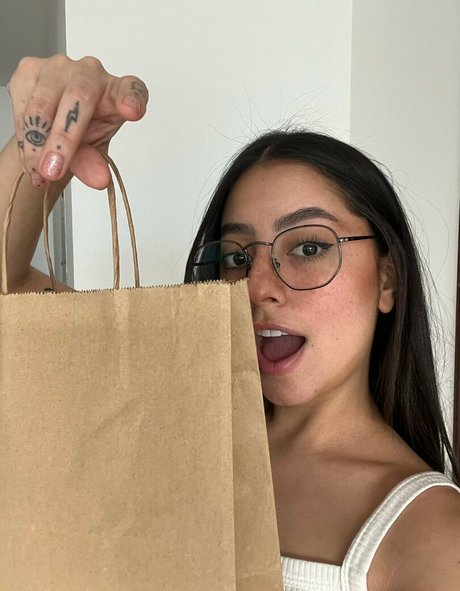 zoelushmodel onlyfans model