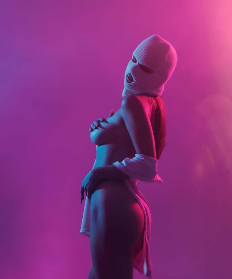 Alina V Ukraine onlyfans leak ass