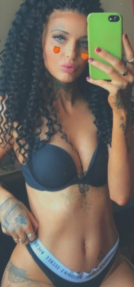 Qbee102 only fans pic