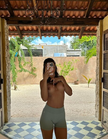 miaonlyonelovevip onlyfans pics