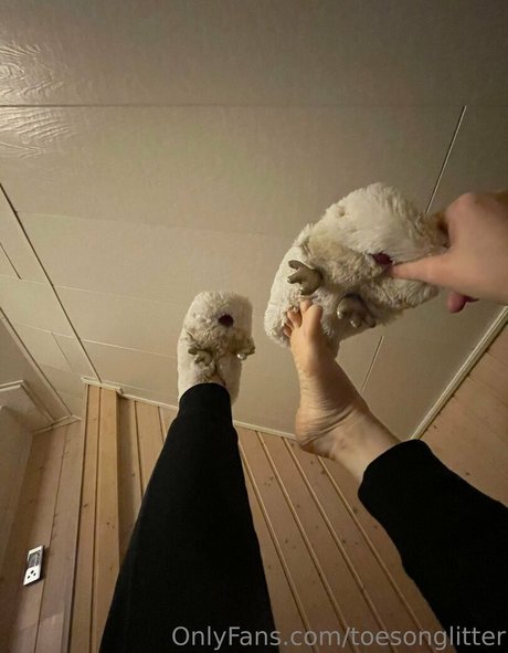 toesonglitter only fans photos