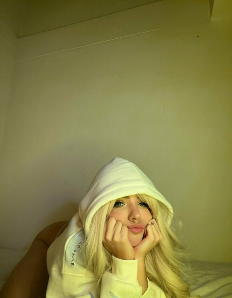 Sharonv21 onlyfans creator