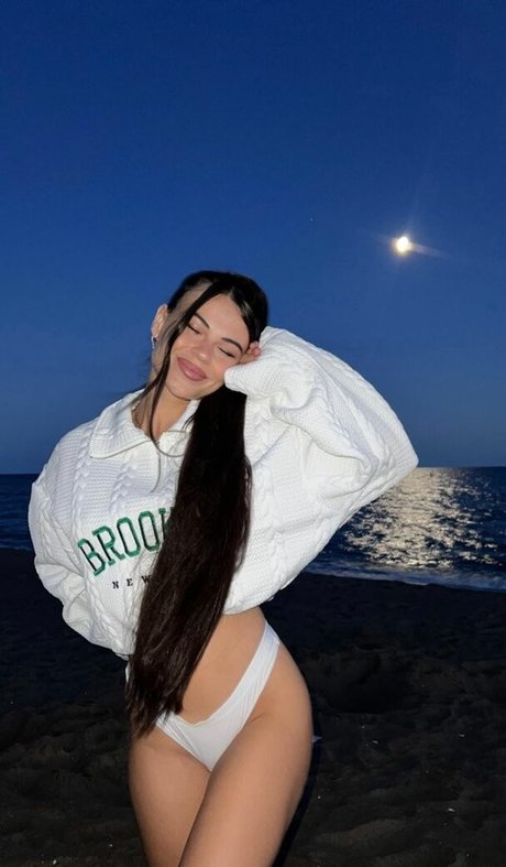 miiriiamherrero onlyfans topless