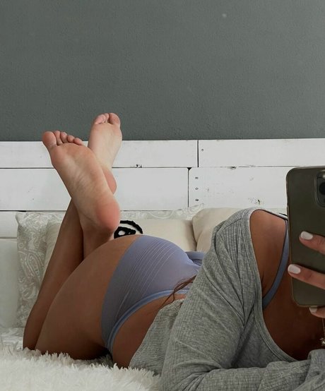 Zoe Bayona onlyfans star