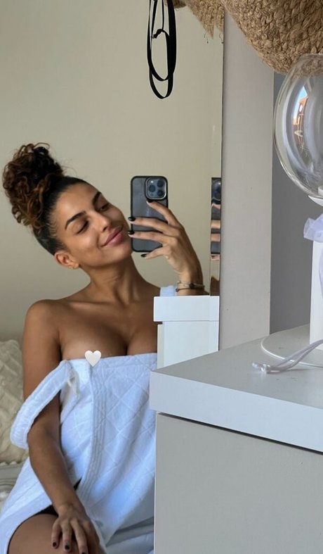 Zoe Bayona nude onlyfans leaks