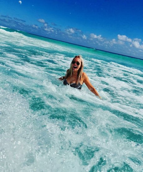 Barbara Alyn Woods onlyfans naked