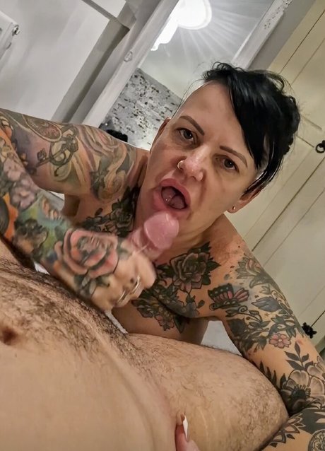 Louise Brereton onlyfans leaks.