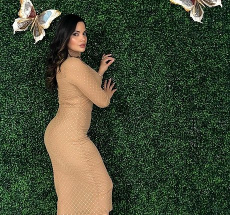 Samantha Sepulvada onlyfans striptease