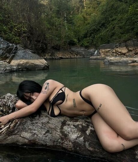 quitmell topless onlyfans