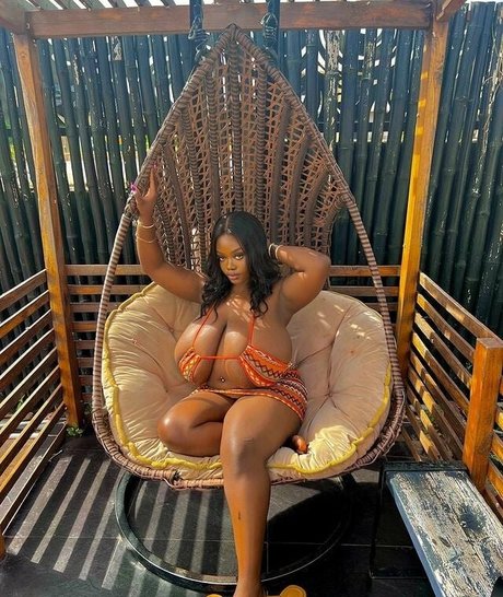 Chanel La Croix topless onlyfans