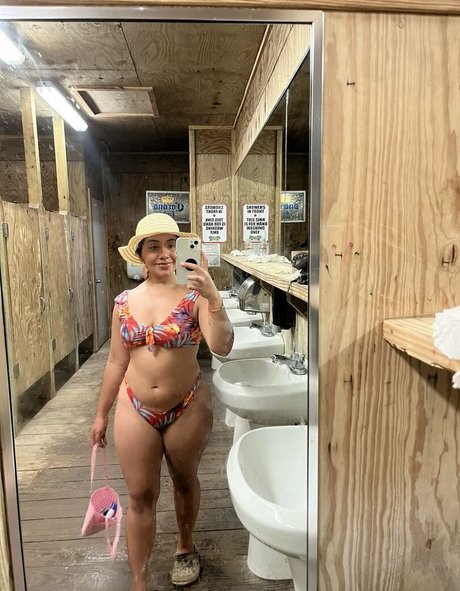 Gabrielamhdzz onlyfans strip